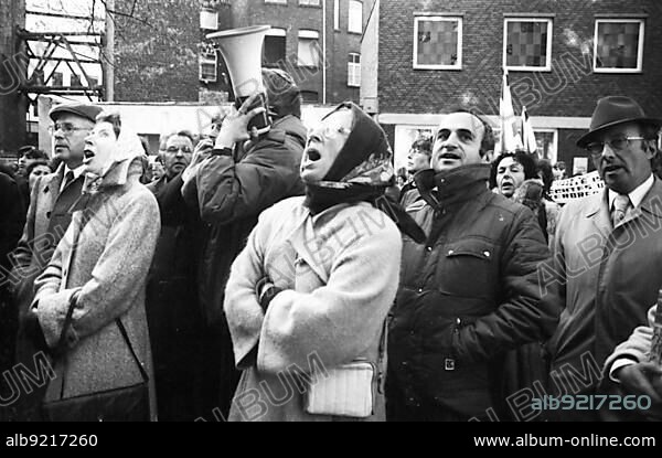 French Jews and German Nazi victims demonstrated for a conviction of the former head of the Gestapo in Paris, Kurt Lischka, on 23.10.1979 in front of the regional court in Cologne, Germany, Europe.