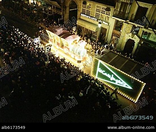 CABALGATA DE REYES-CARROZA DE "EL CORTE INGLES" CON TREN.
