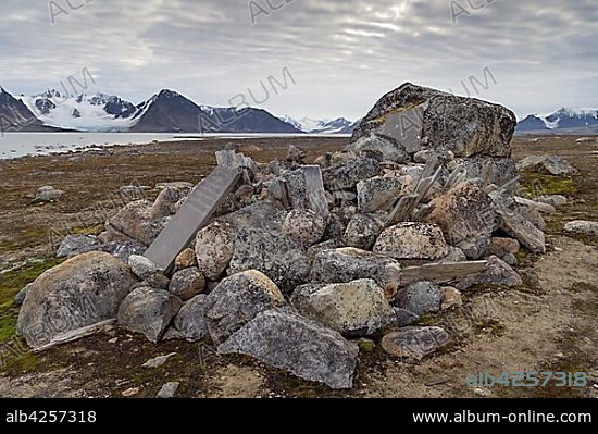 Remains of wooden coffins and gravestones, graves of Dutch whalers, historical whaling station, Smeerenburg, Smeerenburgfjord, Spitsbergen archipelago, Svalbard and Jan Mayen, Norway, Europe.
