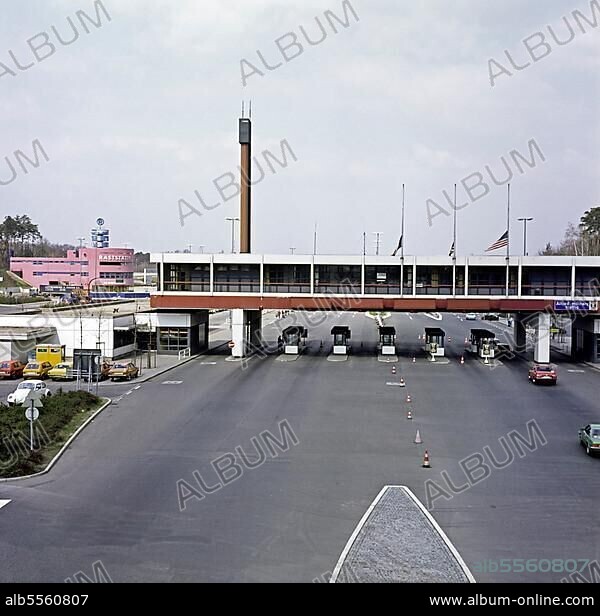Berlin-Zehlendorf border to the GDR, late 1970s, West checkpoint Dreilinden seen from Königsweg bridge, looking towards West Berlin, Berlin, Federal Republic of Germany.