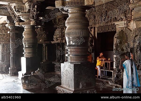 Interior of the Hoysaleswara Temple, Hoysala style, Halebidu, Karnataka, South India, India, South Asia, Asia.