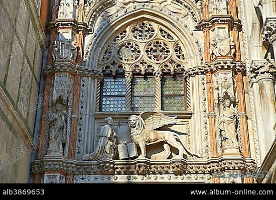 Porta della Carta, a Gothic style entrance with a statue of the Doge Francesco Foscari kneeling, Doge's Palace, Venice, Veneto, Italy, Europe.