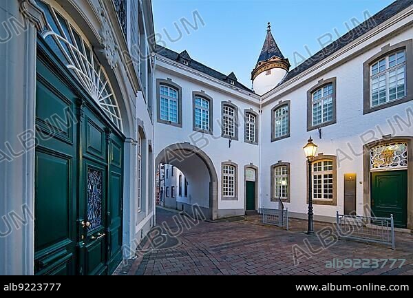 Torbogenhaus with Begas House, Museum of Art and Regional History, Heinsberg, Lower Rhine, North Rhine-Westphalia, Germany, Europe.