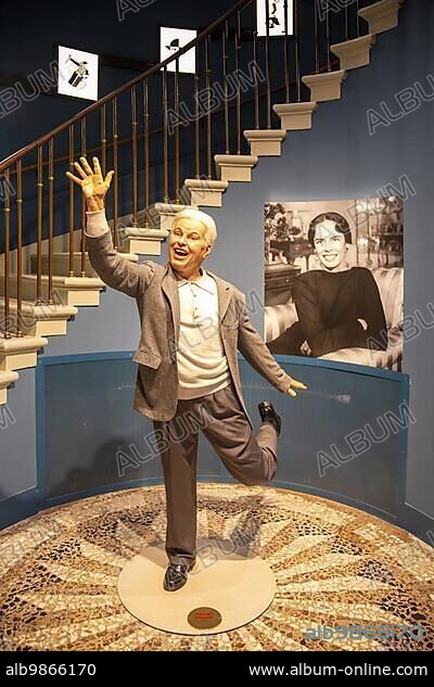 Charlie Chaplin with woman Oona O'Neill, wax figures, Charlie Chaplin Museum, Chaplins World, Corsier-sur-Vevey, Canton Vaud, Switzerland, Europe.