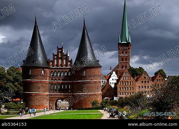 Holsten Gate, Brick Gate, City Gate, City History Museum of Lübeck, Landmark, 50-Mark bill, Old Town, Medieval City, UNESCO World Heritage Site, Hanseatic City of Lübeck, Schleswig-Holstein, Germany, Europe.