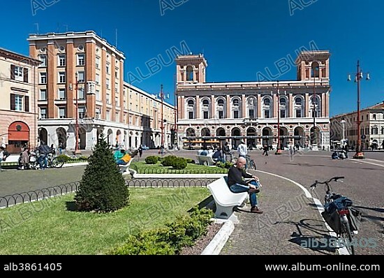Main square with central post office, fascist architecture under Mussolini, historicism, Piazza Aurelio Saffi, Forlì, Emilia-Romagna, Italy, Europe.