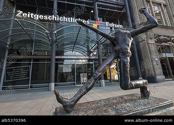 Sculpture in front of the Forum of Contemporary History, Grimmaische Strasse, Leipzig, Saxony, Germany, Europe.