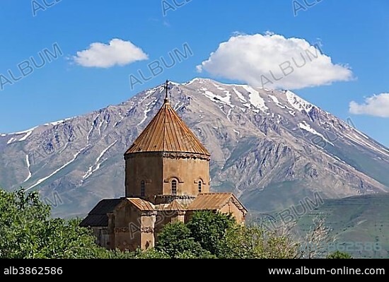 Armenian Church of the Holy Cross, Akdamar, Aghtamar, Akhtamar, Akdamar Adasi, Lake Van, mountain Çadir Dagi, Van Province, Eastern Anatolia Region, Anatolia, Turkey, Asia.