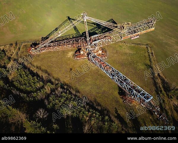 The excavator 1473 with the type designation SRs 1500 (1) is a bucket wheel excavator that was manufactured in 1964 1965 by VEB Schwermaschinenbau Lauchhammerwerk and was in use until 2002. Due to its blue colouring, the bucket wheel excavator is also commonly called the Blue Wonder.