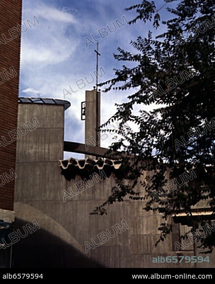 MIGUEL FISAC. IGLESIA DE SANTA ANA CONSTRUIDA EN 1966.