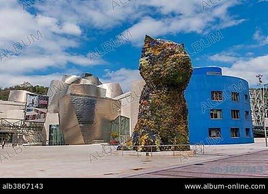 Sculpture Puppy by Jeff Koons in front Guggenheim Museum Bilbao, Bilbao, Basque Country, Spain, Europe.
