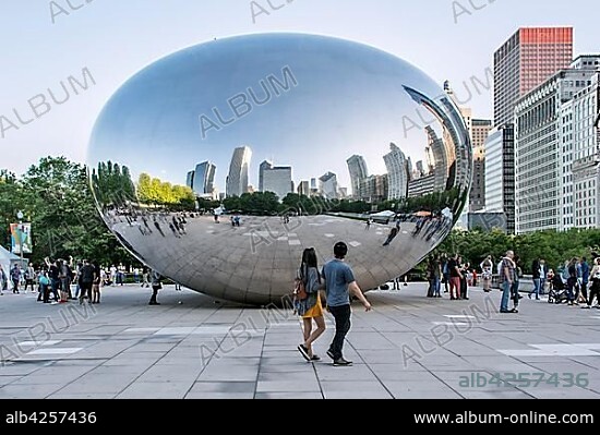 Mirroring sculpture Cloud Gate, The Bean, by British artist Anish Kapoor, Millennium Park, Chicago, Illinois, USA, North America.