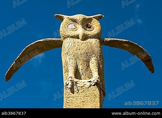 Owl sculpture, The Owl House, Museum of artist Helen Martins, Nieu-Bethesda, Cacadu District, Eastern Cape Province, South Africa, Africa.