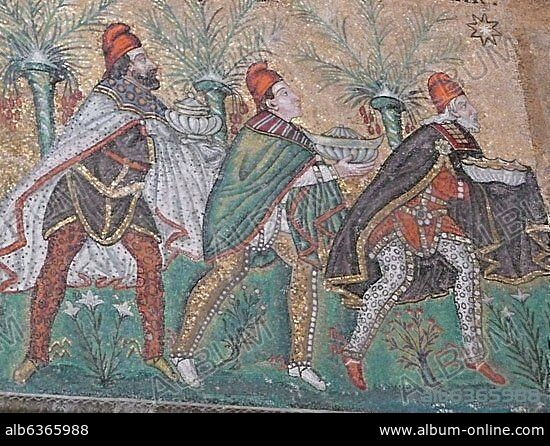 INTERIOR - ADORACION DE LOS TRES REYES MAGOS  - MOSAICO DE LA NAVE CENTRAL DE SAN APOLINAR IN NUEVO - SIGLO VI.