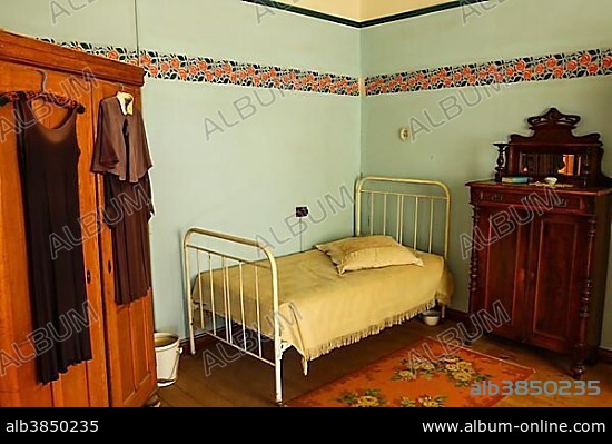 Bedroom, Kolmanskop, ghost town near Luderitz, Namibia, Africa.