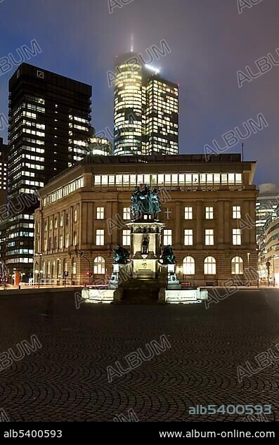 Johannes Gutenberg monument on the Rossmarkt, a branch of Deutsche Bank behind, Frankfurt, Hesse, Germany, Europe.