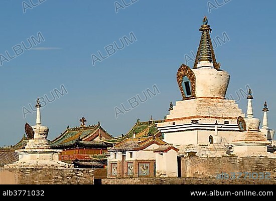 Stupa and temples in the inner complex of Erdene Zuu Khiid Monastery, Karakorum, Kharkhorin, Oevoerkhangai Aimak, Mongolia, Asia.