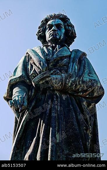 Beethoven monument on Münsterplatz, Bonn, North Rhine-Westphalia, Germany, Europe.