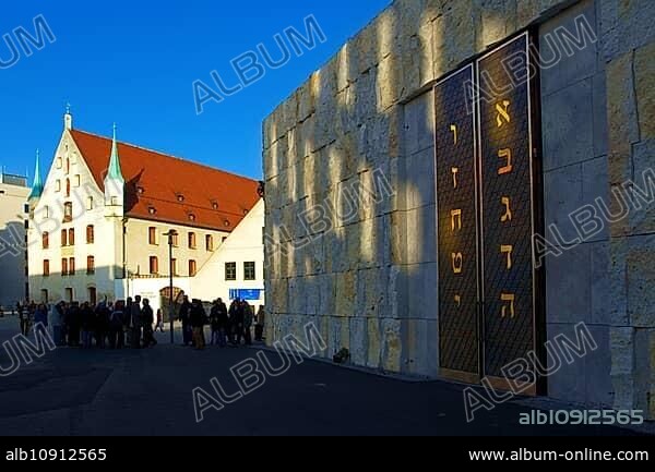 Entrance of the main synagogue Ohel Jakob at St.-Jakobs-Platz in Munich, Bavaria, Germany, Europe.
