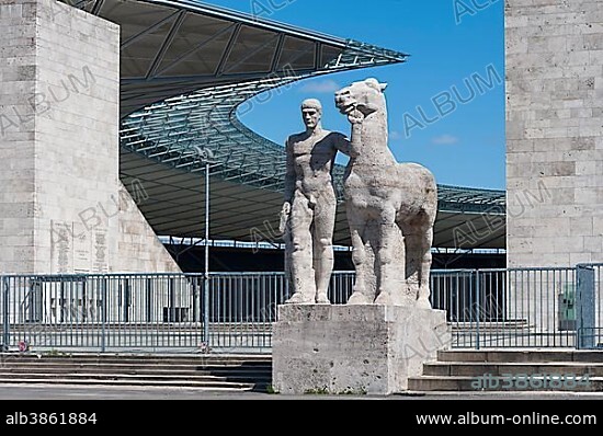 Monumental sculpture Rosseführer of Josef Wackerle, 1936, Olympic Stadium behind, Reichssportfeld, today Olympic Park, Olympiastadion, Berlin, Germany, Europe.