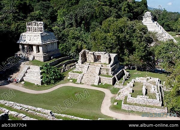 Temple of the Inscriptions and the Temple of the Sun, Mayan temple near Palenque, Chiapas, Mexico, Central America.