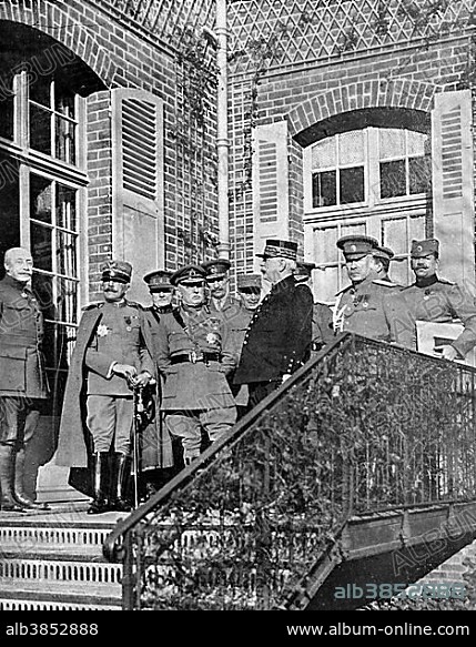 War Council with the generals Pellé, Porro, Wielemans, Wilson, Joffre, Gilinsky and Colonel Stefanovitch, 1915, France, Europe.