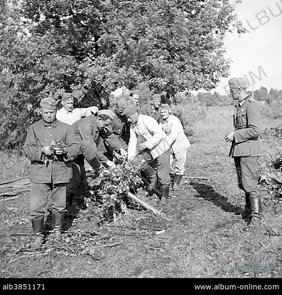 Original caption: 1940 Beim Faschinenbau, Blonie, Poland, Europe.