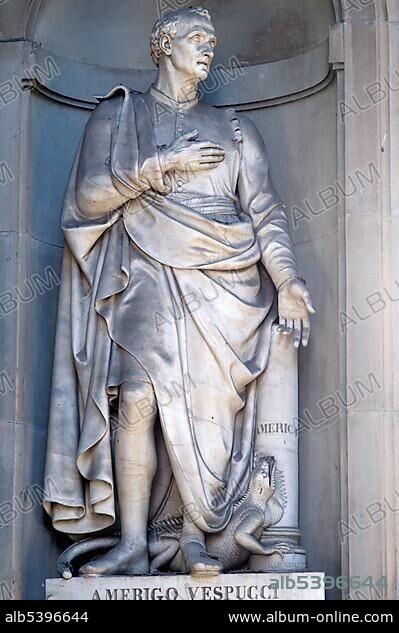 Statue of Amerigo Vespucci, Uffizi art museum, Galleria degli Uffici, Florence, Tuscany, Italy, Europe.