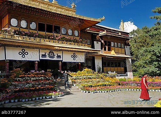 Norbulingka, summer palace of the Dalai Lama, Lhasa, Tibet, China, Asia.