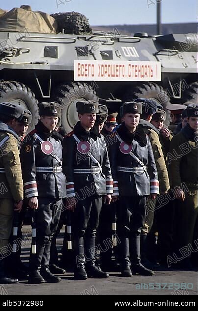 Russian military police during the withdrawal of Soviet troops from Stendal, East Germany/GDR, Europe.