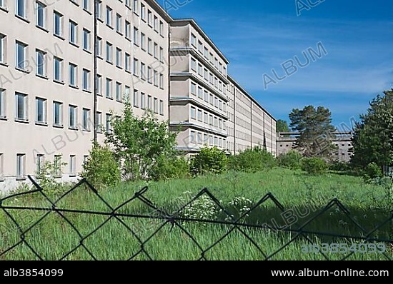Gigantic housing block in Prora, former seaside resort Rügen of the Kraft durch Freude or KdF organization, unfinished major project under National Socialism, 1936-39, Prora district, Binz, Rügen, Mecklenburg-Western Pomerania, Germany, Europe.