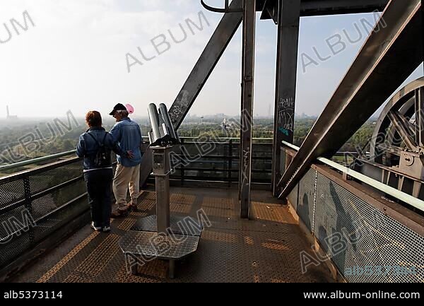 Couple at the observation platform of the former blast furnace at Meiderich, landscape park Duisburg-North, Meiderich, NRW, Germany, Europe.