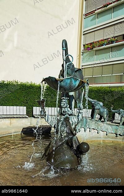 Sarrasani Fountain on Carolaplatz in Dresden, on the site of the circus building destroyed in the Second World War, by sculptor Vinzenz Wanitschke.