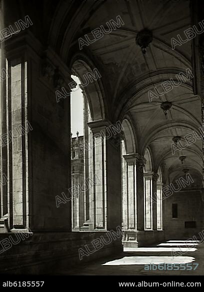 FERNANDO DE CASAS NOVOA. CLAUSTRO DE LA CATEDRAL DE LUGO - 1714 - BARROCO ESPAÑOL - FOTOGRAFIA EN BLANCO Y NEGRO - AÑOS 50 -.