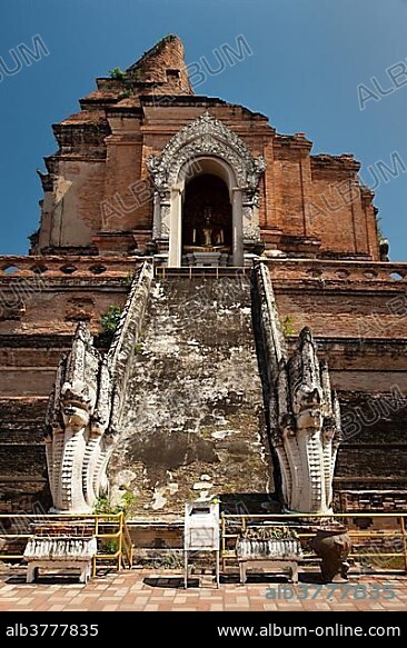 Naga staircase, ruins of the temple of Wat Chedi Luang, Chiang Mai, Northern Thailand, Thailand, Asia.