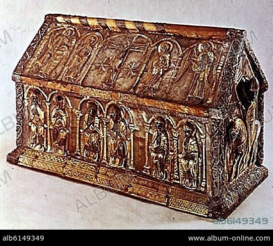 CAJA DE SAN MAURICIO - SIGLO XII - PLATA REPUJADA.