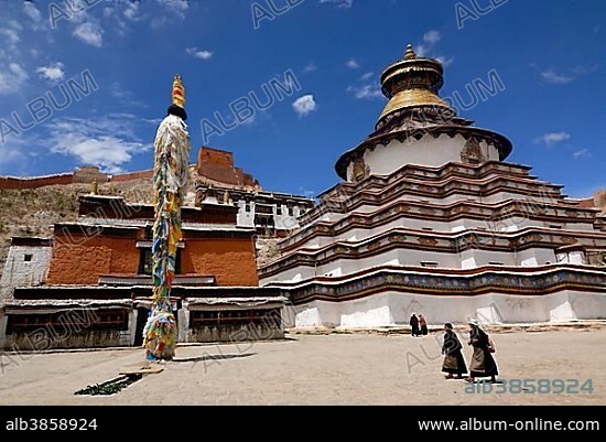 Gyantse Kumbum, walk-in mandala, and Pelkor Choede monastery with Tibetan pilgrims, elderly women, Gyantse, Tibet, China, Asia.