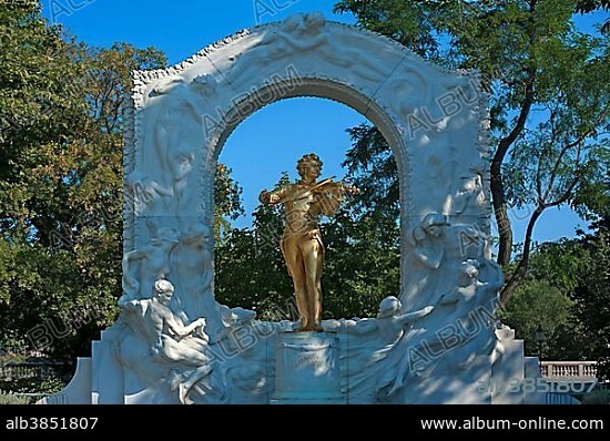 Monument to the composer Johann Strauss II, 1825-1899, Stadtpark municipal park, Vienna, Vienna State, Austria, Europe.