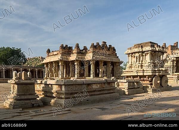 Bajana Mandap and stone chariot at the Vitthala Temple built in the 15th century A. D. during the reign of King Krishna Deva Raya in Hampi, Karnataka, South India, India, Asia. UNESCO World Heritage Site, Asia.