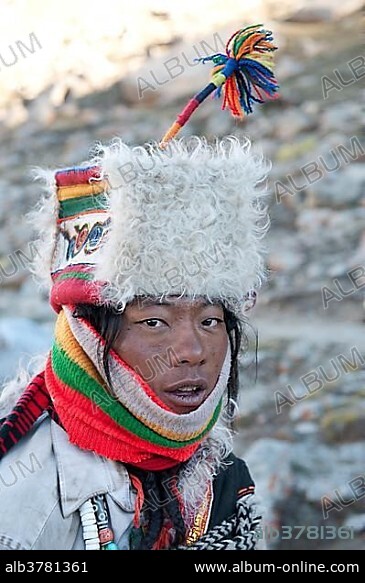 Tibetan Buddhism, portrait of Tibetan pilgrim with a colorful hat, ascend to the Dolma La Pass, pilgrimage route around the sacred Mount Kailash, Gang Rinpoche, Kora, Ngari, Gang-Tise Mountains, Trans-Himalaya, Himalayas, West Tibet, Tibet Autonomous Region, People's Republic China, Asia.