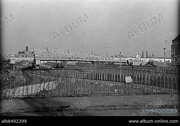 GDR, Berlin, 04. 02. 1990, Behmstraßenbrücke, view towards Bösebrücke (Bornholmer Straße), © Rolf Zoellner.