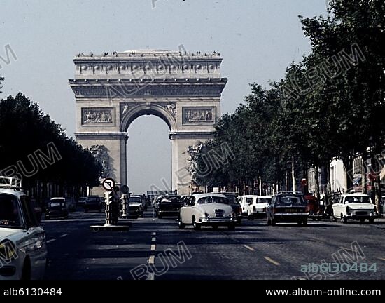 JEAN FRANÇOIS THERESE CHALGRIN (1739-1811). ARCO DEL TRIUNFO EN LA PLAZA CHARLES DE GAULLE CONSTRUIDO POR NAPOLEON BONAPARTE TRAS VICTORIA EN  AUSTERLITZ EN 1805 - FOTO AÑOS 60.