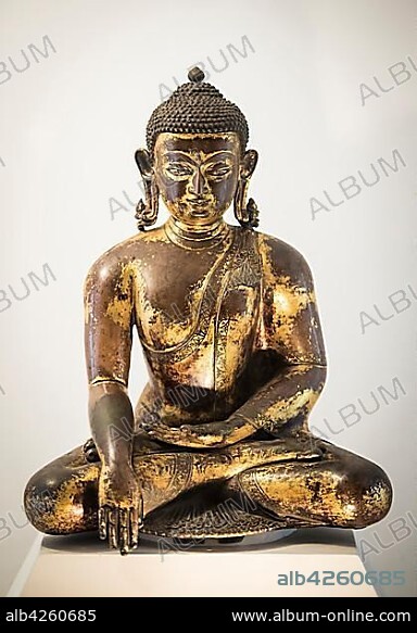 Antique Buddha Statue, Patan Museum, Patan, Kathmandu Valley, Himalaya Region, Nepal, Asia.