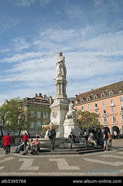 Walther Square and statue of Walther von der Vogelweide, Bolzano, Alto Adige, Italy, Europe.