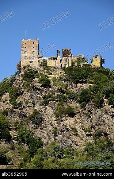 Hill castle, Burg Sterrenberg Castle near Kamp-Bornhofen, one of the Feindlichen Brueder, castles of the so-called Adversarial Brothers, UNESCO World Cultural Heritage Site Upper Middle Rhine Valley, Rhein-Lahn-Kreis district, Rhineland-Palatinate, Germany, Europe.