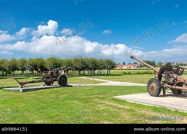 Artillery pieces from World War 2 in the Musee de l'Abri, Hatten, Alsace, France, Europe.