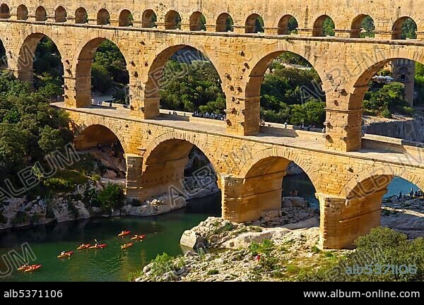 Pont du Gard, Roman aqueduct, Gard department, Provence, France, Europe.