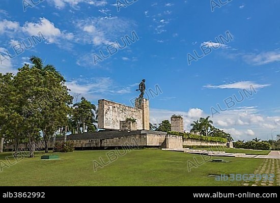 Monumento Memorial Che Guevara, Monument and mausoleum in honour of national hero Che Guevara, Revolution Square, Santa Clara, Cuba, Central America.