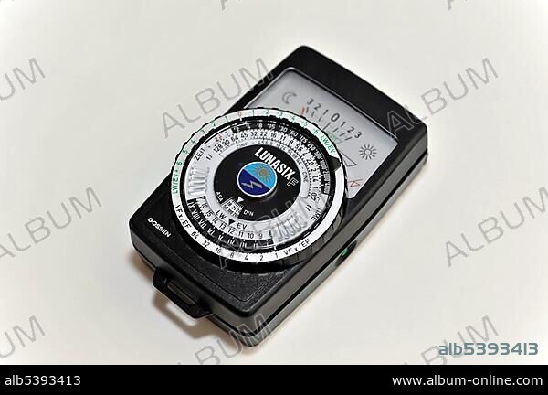 Gossen Lunasix F, flash and light exposure meter.