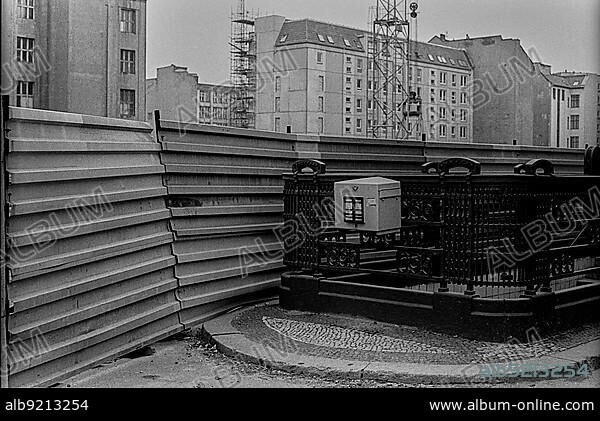 GDR, Berlin, 18. 03. 1989, entrance to Stadtmitte underground station, letter box.